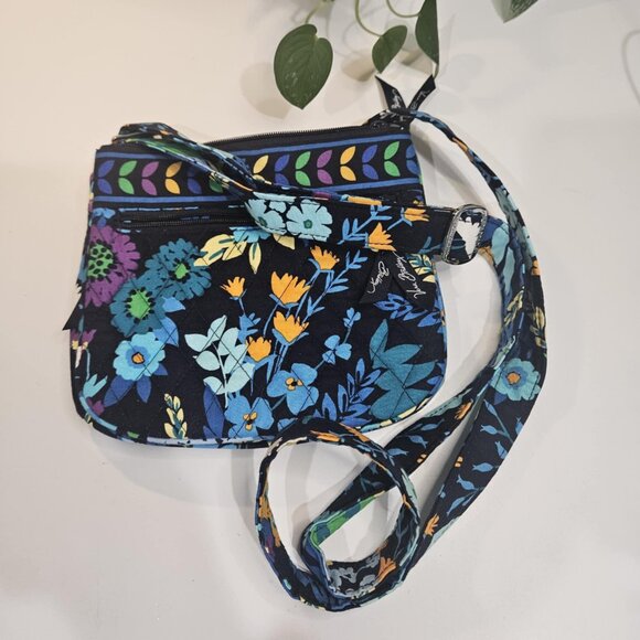 Vera Bradley Little Hipster Bag in Midnight Blues Retired pattern NWOT - Picture 1 of 9